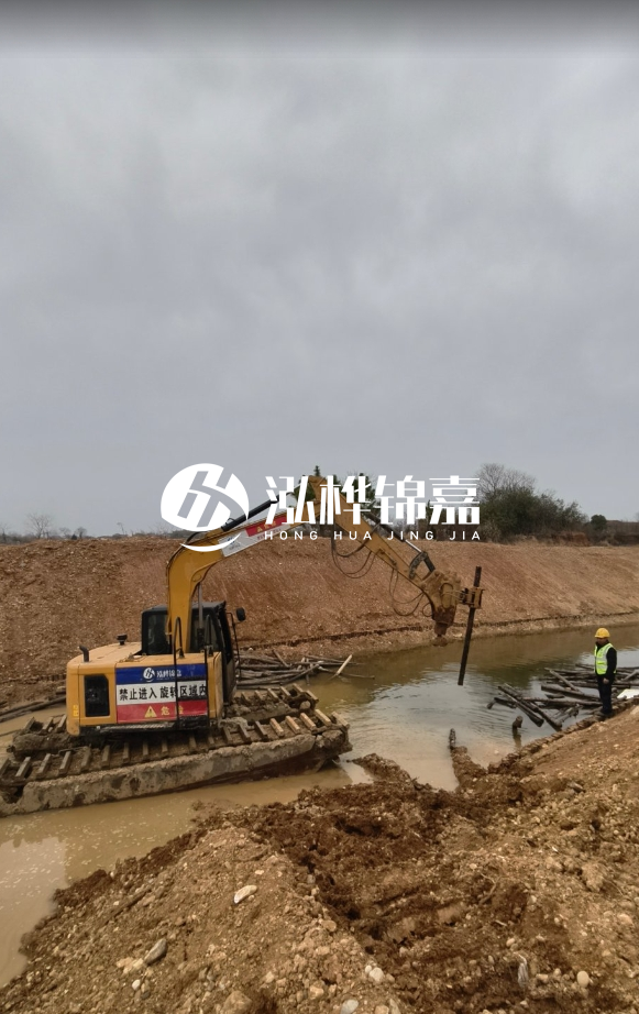 河道護坡木樁密布規(guī)范要求-河道護坡木樁多少米一根樁？